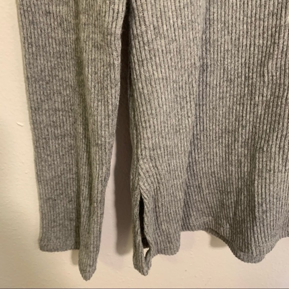 Cable & Gauge V-Neck Pullover Sweater Gray Ribbed - Picture 5 of 9